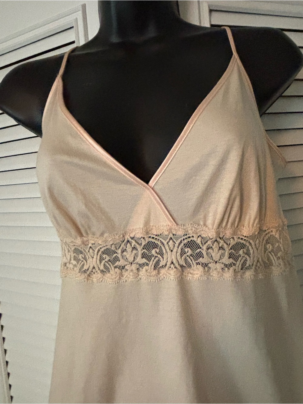 Hanro of Switzerland soft cotton peach lace trim nightgown Sz M